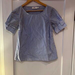 Vineyard Vines blue and white stripped shirt